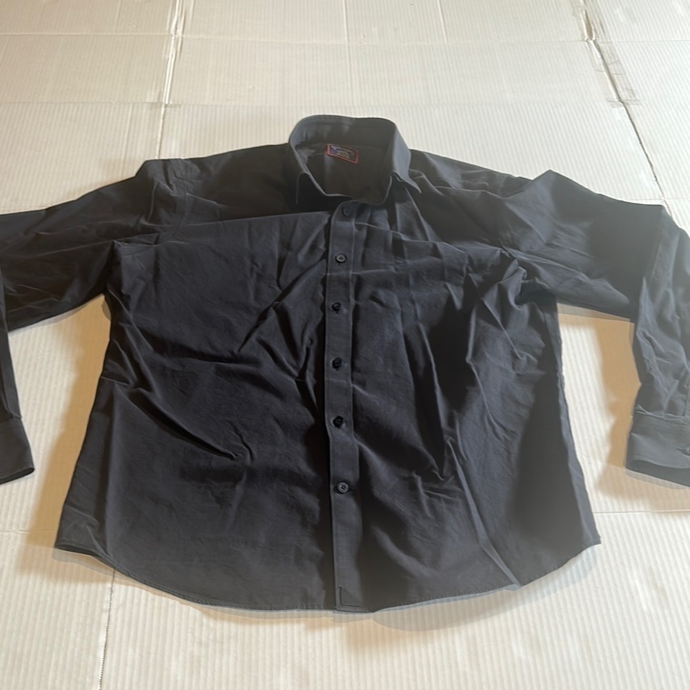 UNTUCK it Men's charcoal Black buttoned down shirt 100% cotton faded look